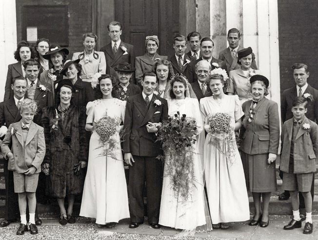 Group photo - Lee, Marr, Thorne family wedding - 1948 - England